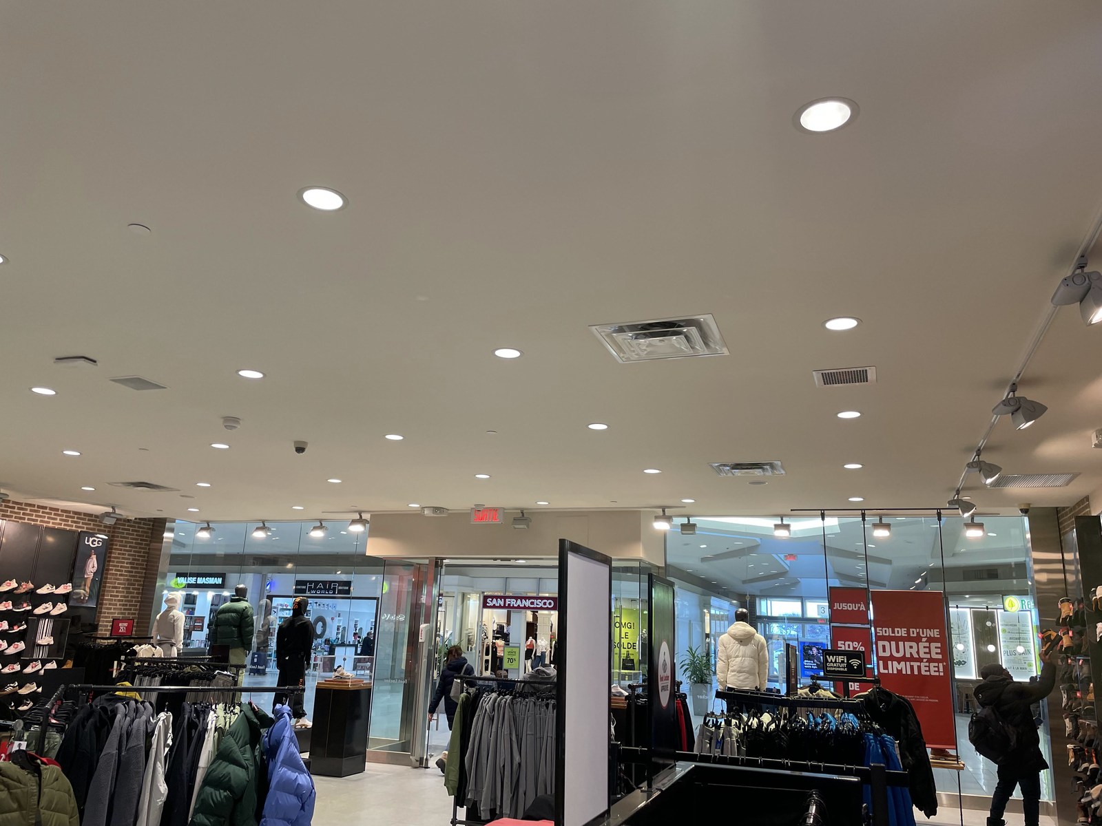 Electrical installation in a commercial retail space